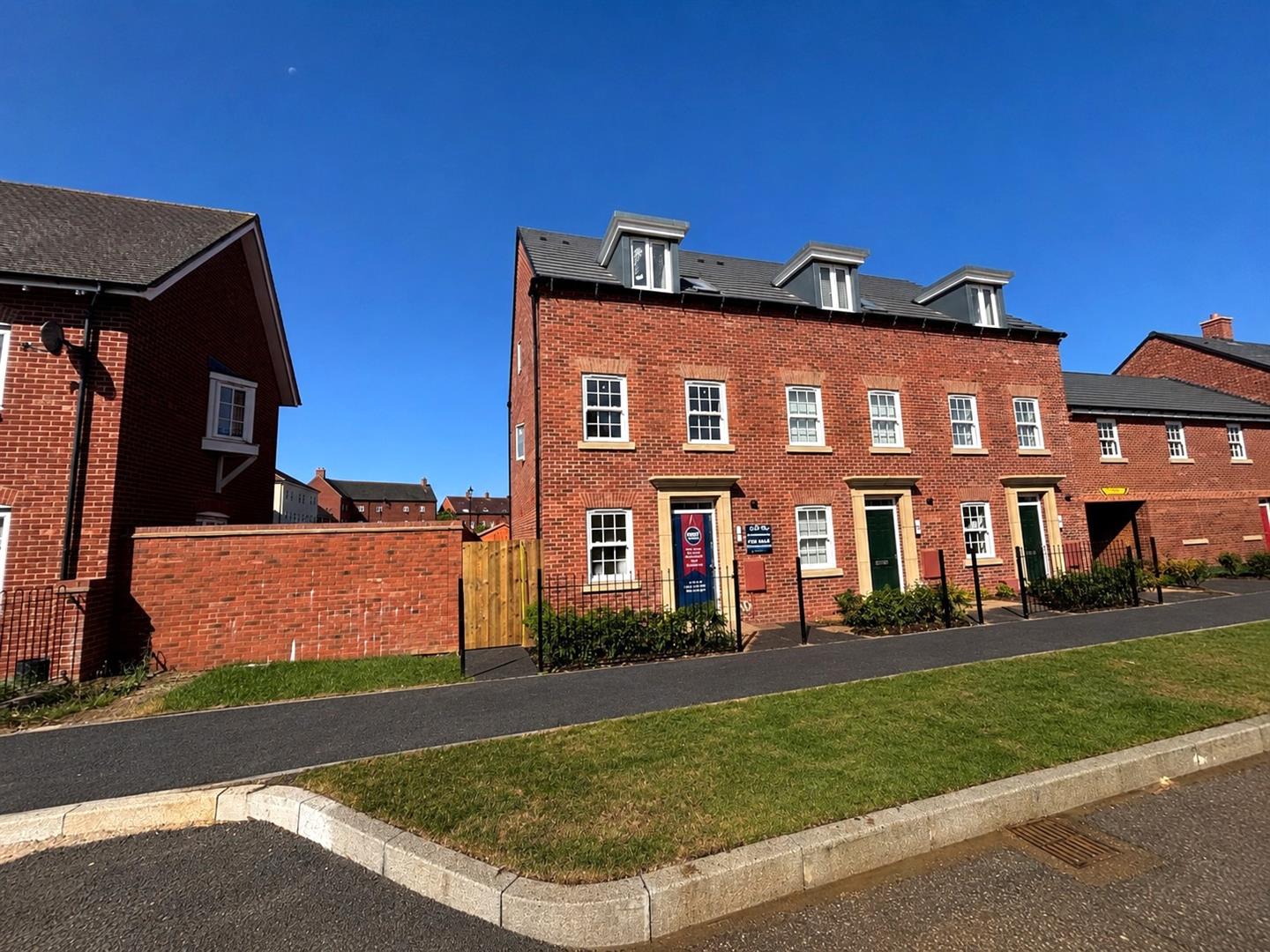 3 bed property in Saxon Way, Great Denham